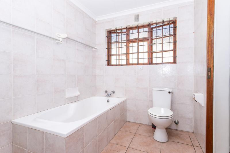 To Let 4 Bedroom Property for Rent in Bergvliet Western Cape
